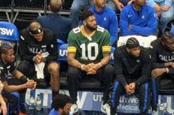 1.75亿！安东尼·戴维斯(sī)高(gāo)薪續(xù)約(yuē)，出勤成疑交易價(jià)值(zhí)引争议