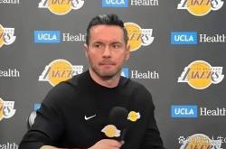 NBA季后赛激戰(zhàn)正酣，防(fáng)守策(cè)略成关键，团队协作(zuò)定胜负