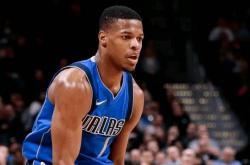 丹尼(ní)斯(sī)史密斯(sī)再次加盟(méng)達(dá)拉斯(sī)独行(xíng)俠(xiá)NBA队