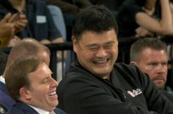 NBA中国赛战報(bào)：曾凡(fán)博缺席，姚明(míng)现場(chǎng)支持