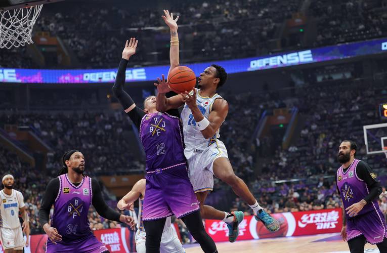 NBA赛季白热化，各队激烈争季后赛席位与排名