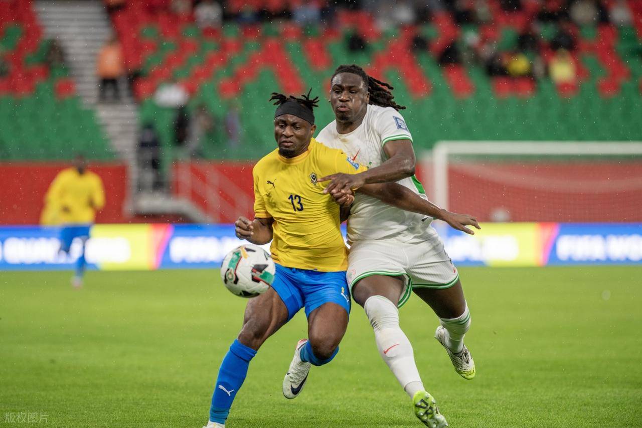 世预赛:4-1,奥斯梅恩无敌双响炮,尼日利亚晋级非洲附加赛决赛
