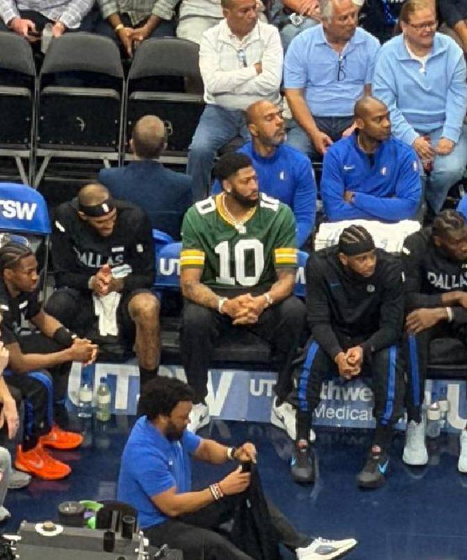 1.75亿!安东尼·戴维斯高薪续约,出勤成疑交易价值引争议